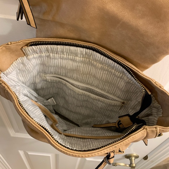 FOREVER21 Tan Backpack with Gold Zipper Accents - Picture 4 of 4